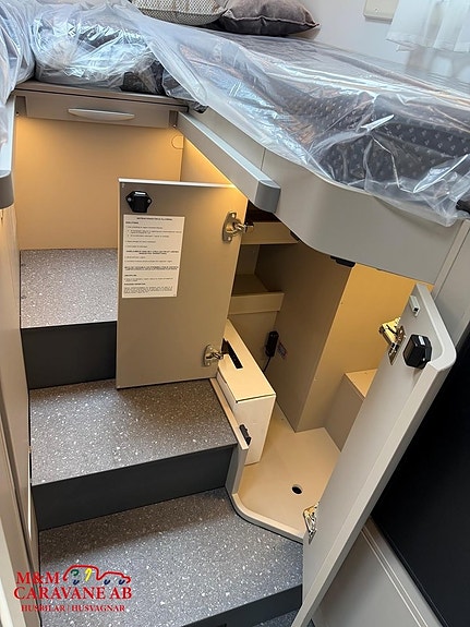 Adria COMPACT SUPREME DL FACE TO FACE 14 of 17
