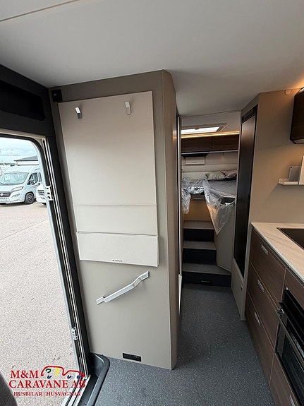 Adria COMPACT SUPREME DL FACE TO FACE 10 of 17