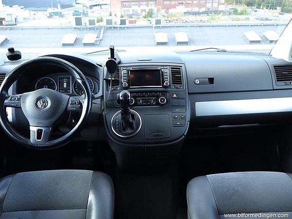 Volkswagen Multivan 6 of 23