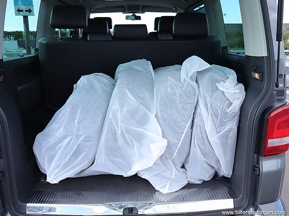 Volkswagen Multivan 20 of 23
