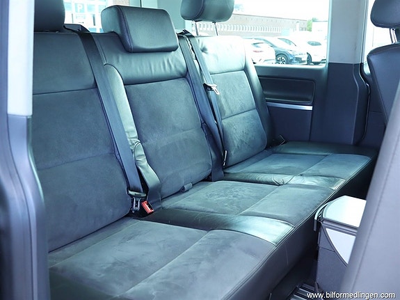 Volkswagen Multivan 9 of 23