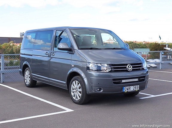 Volkswagen Multivan 2 of 23