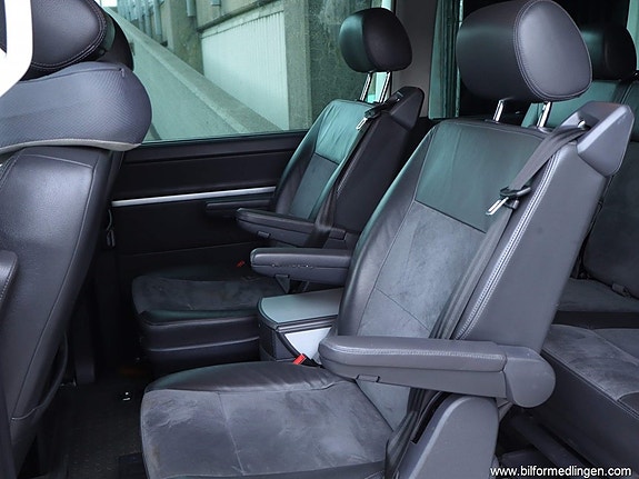 Volkswagen Multivan 8 of 23