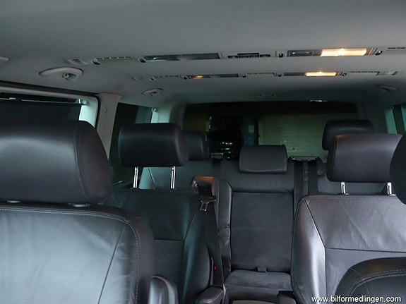 Volkswagen Multivan 10 of 23