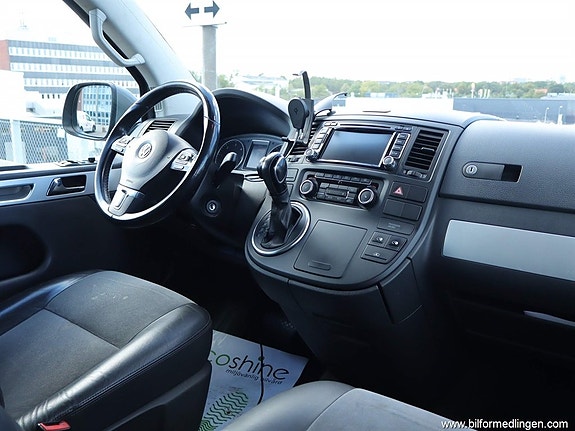 Volkswagen Multivan 7 of 23