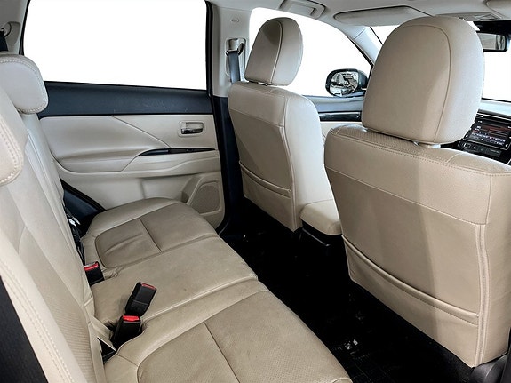 Mitsubishi Outlander 12 of 15