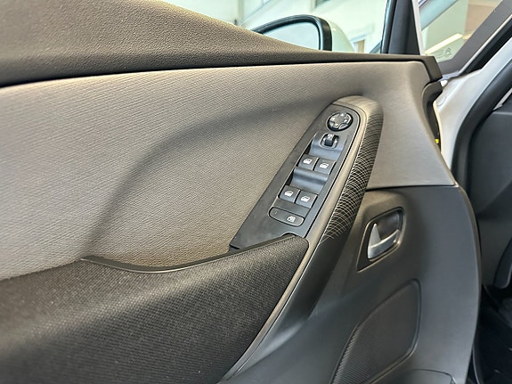 Citroen C4 Picasso 13 of 16