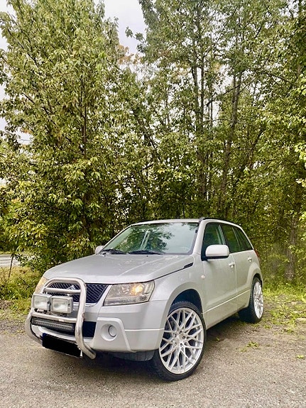Suzuki Grand Vitara 3 of 5