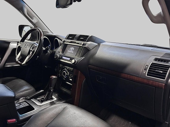 Toyota Land Cruiser 10 of 21