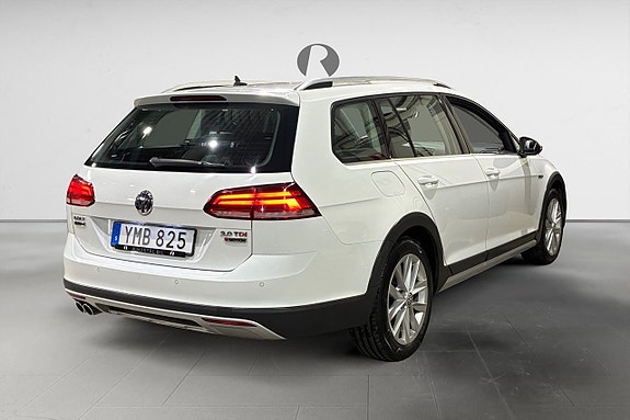 Volkswagen Golf Alltrack 7 of 17