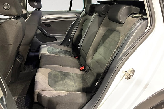 Volkswagen Golf Alltrack 14 of 17