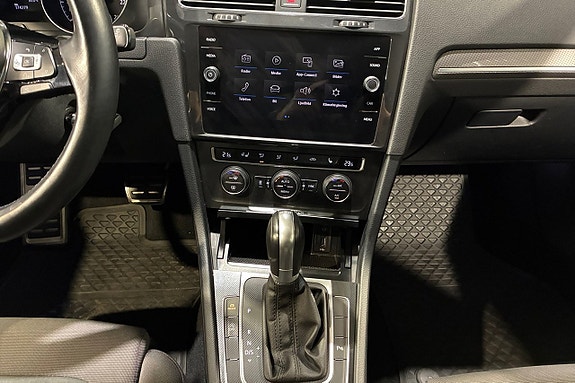 Volkswagen Golf Alltrack 12 of 17