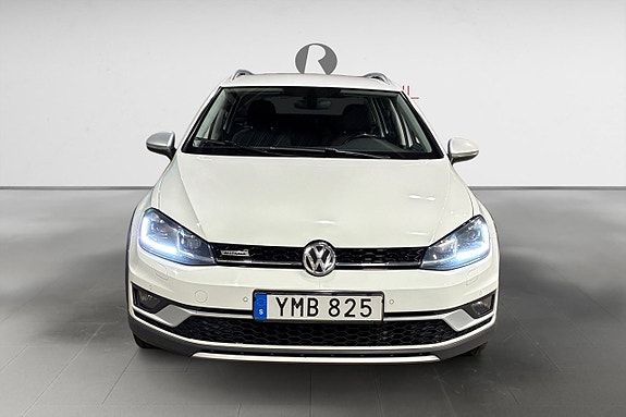 Volkswagen Golf Alltrack 10 of 17