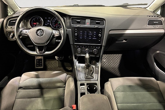 Volkswagen Golf Alltrack 11 of 17