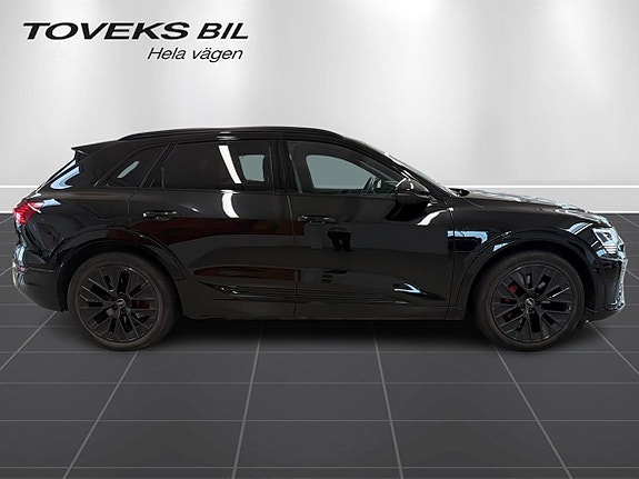 Audi Q8 2 of 26