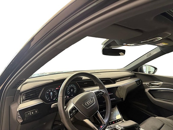 Audi Q8 10 of 26