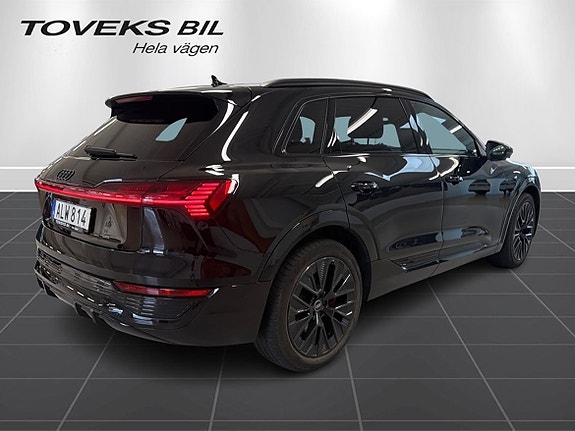 Audi Q8 3 of 26