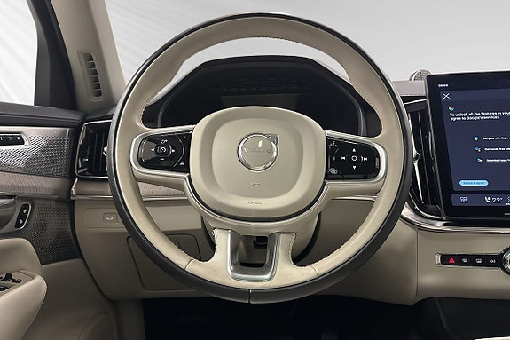 Volvo XC90 6 of 26