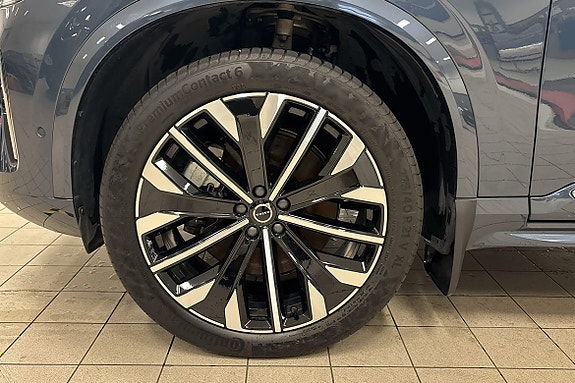 Volvo XC90 10 of 26