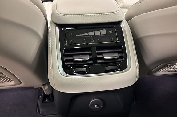 Volvo XC90 24 of 26