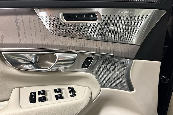 Volvo XC90 21 of 26