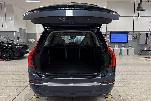 Volvo XC90 14 of 26