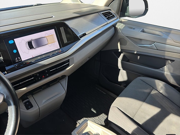 Volkswagen Multivan 14 of 19