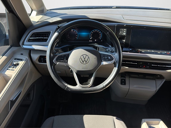 Volkswagen Multivan 13 of 19