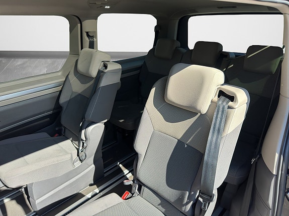 Volkswagen Multivan 10 of 19