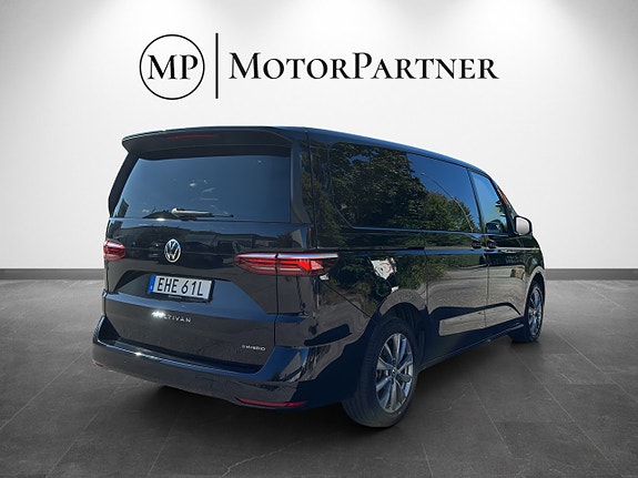 Volkswagen Multivan 7 of 19