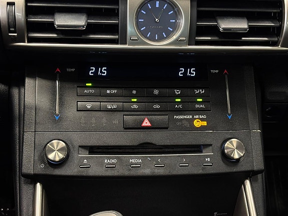 Lexus IS300h 19 of 25