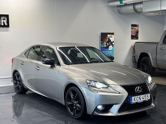 Lexus IS300h 5 of 25