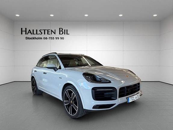Porsche Cayenne 2 of 29