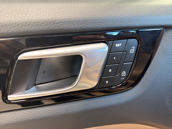 Porsche Cayenne 28 of 29