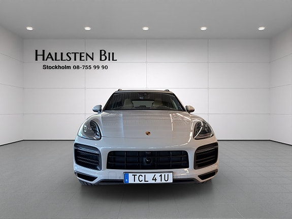 Porsche Cayenne 3 of 29