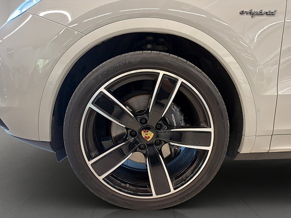 Porsche Cayenne 8 of 29