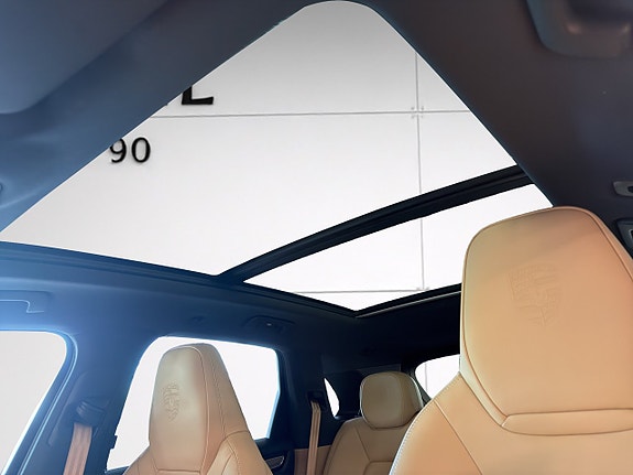 Porsche Cayenne 14 of 29