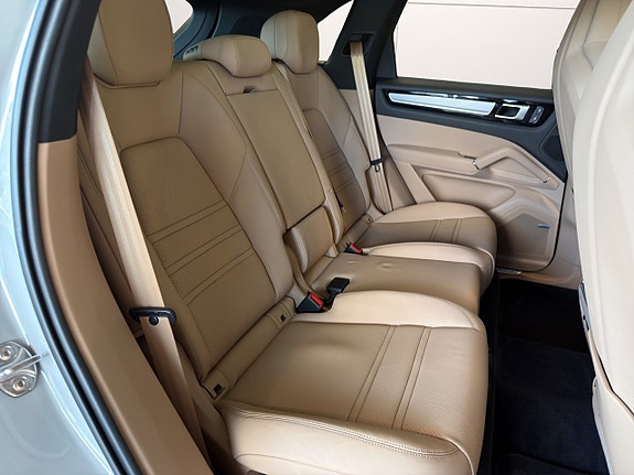 Porsche Cayenne 13 of 29