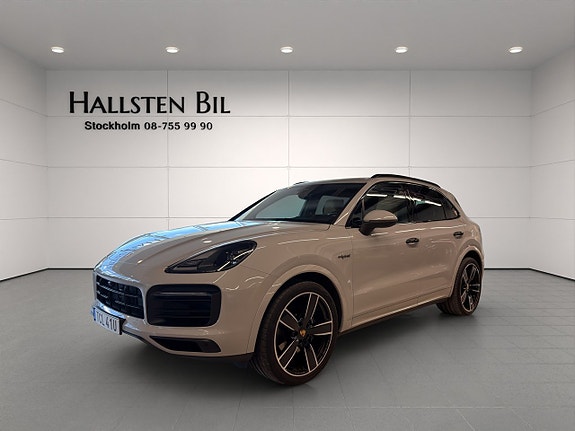 Porsche Cayenne 4 of 29