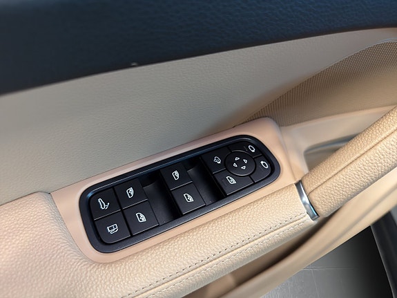 Porsche Cayenne 27 of 29