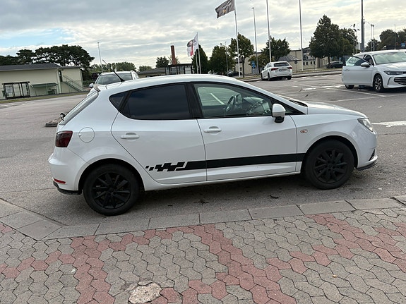 Seat Ibiza 2 of 5