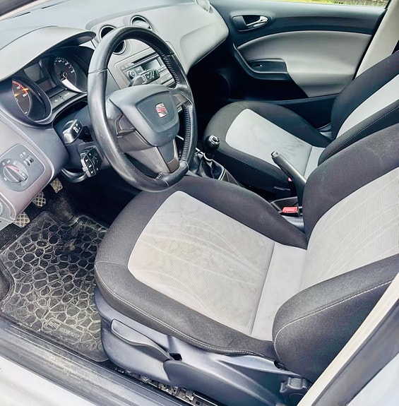 Seat Ibiza 4 of 5