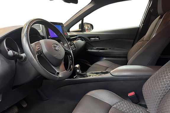 Toyota C-HR 14 of 21