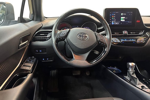 Toyota C-HR 11 of 21