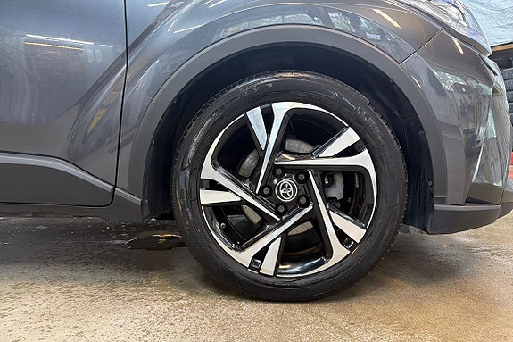 Toyota C-HR 17 of 21