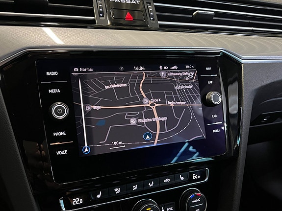Volkswagen Passat 9 of 18