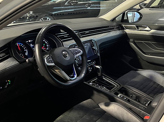 Volkswagen Passat 2 of 18