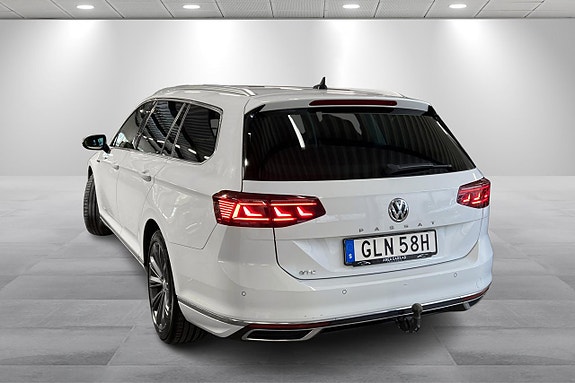 Volkswagen Passat 16 of 18