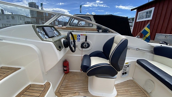 Bella 600 DC Mercruiser 3.0 2011 9 of 14