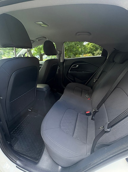 Kia Rio 7 of 8